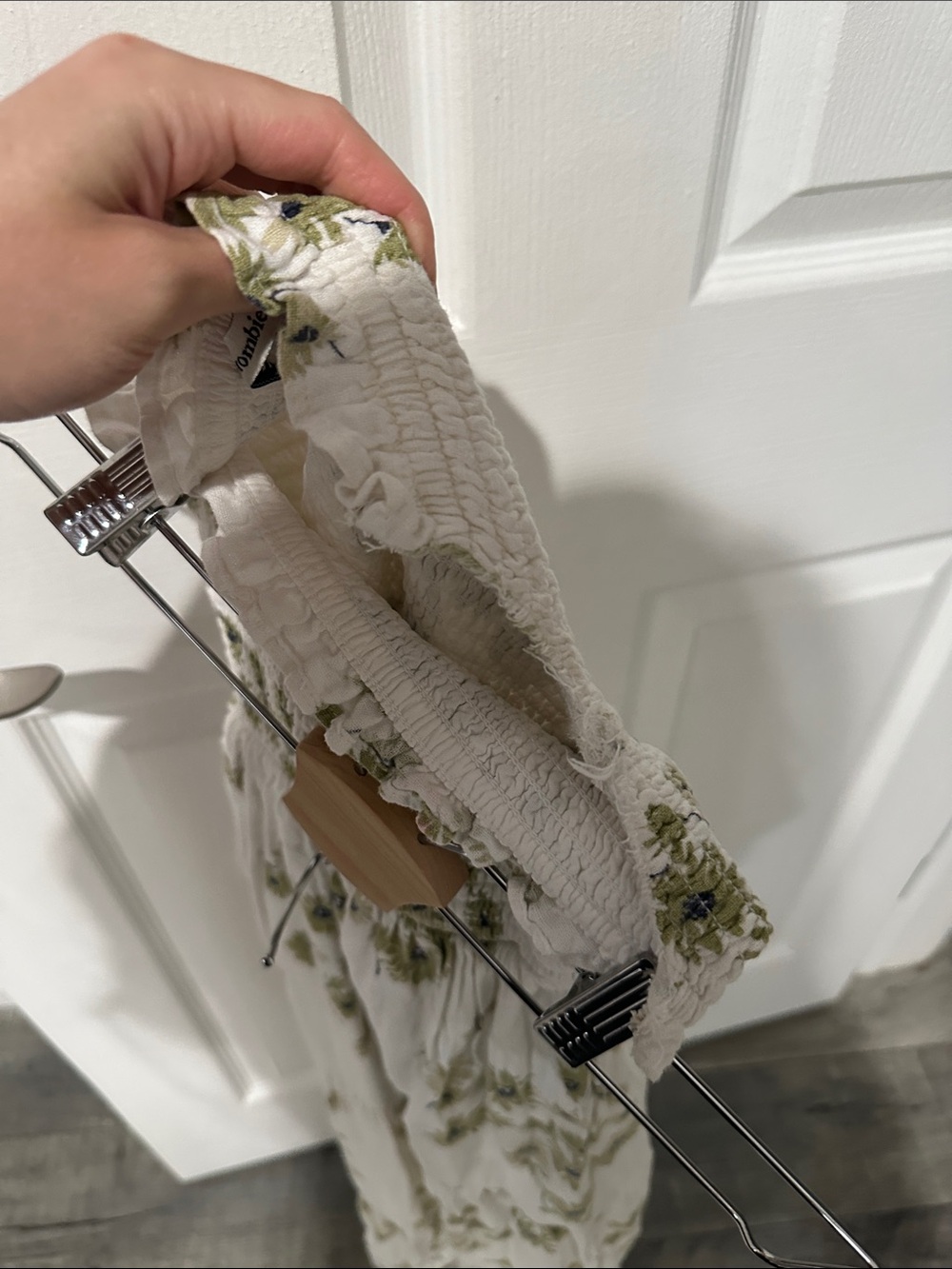Abercrombie & Fitch White Maxi Dress with Olive Floral Print - Picture 4 of 4
